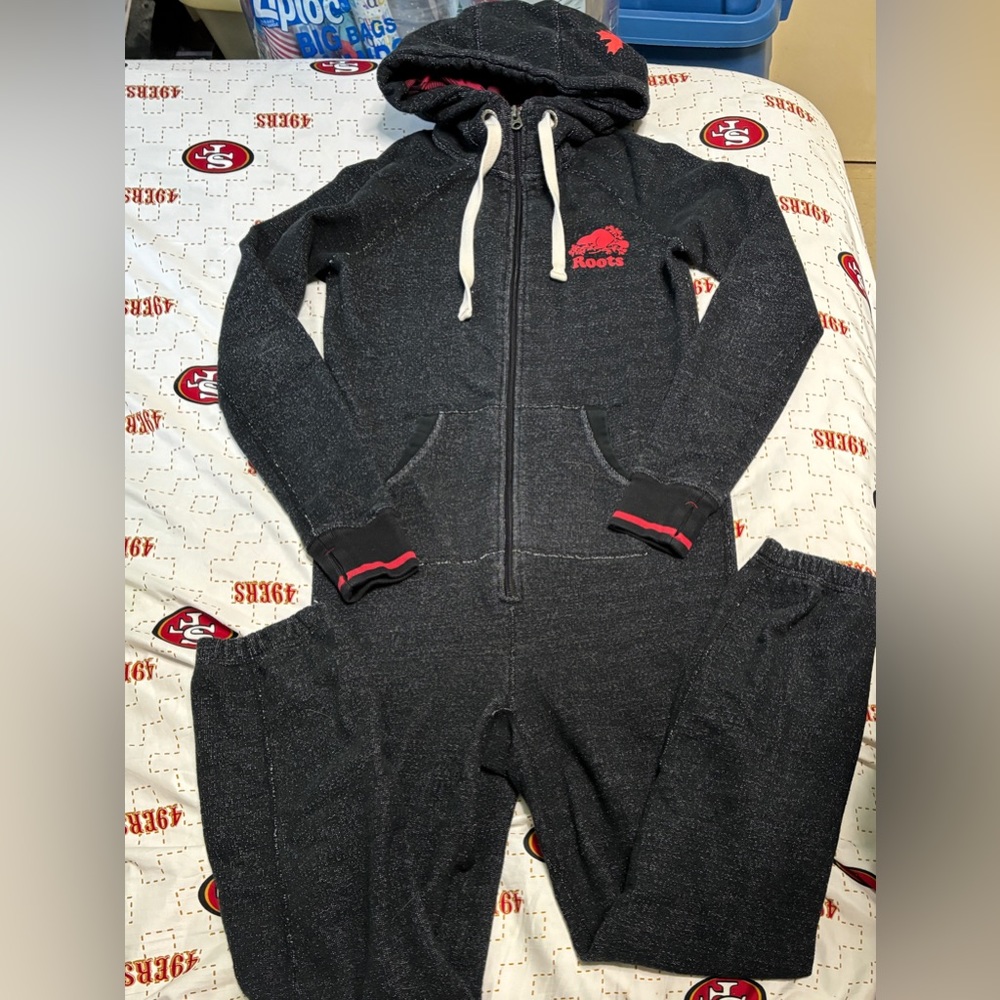 ROOTS HEATHERED BLACK ONESIE